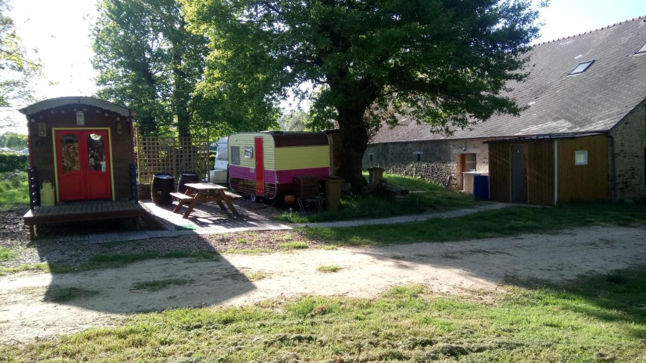 La Roulotte Chainoux Bains-sur-Oust Exterior foto